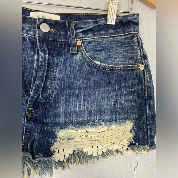 We the Free cut off frayed distressed crochet jean denim shorts Sz 27 - Picture 4 of 9